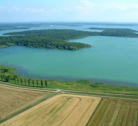 Un des nombreux lacs de la région
