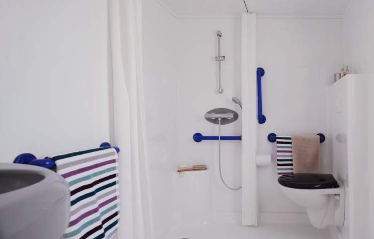 Salle d'eau PMR